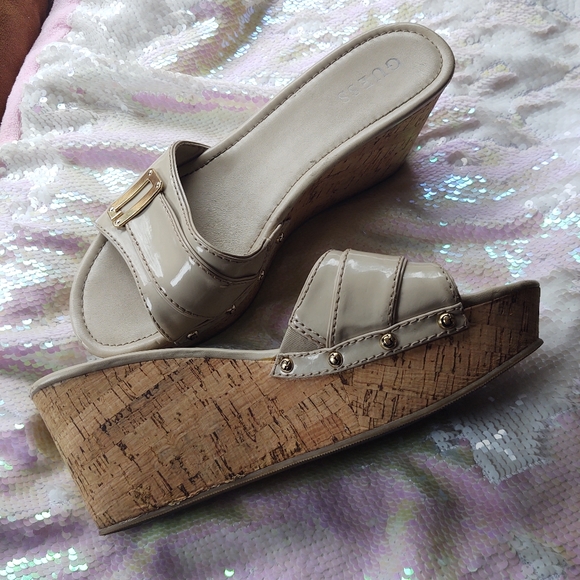 Women's Guess Sandals size 10. - Picture 10 of 15